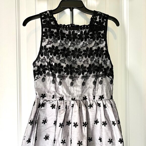 Moon Collection Black Daisy Embroidered Overlay Mini Dress (M) New With Tag - Picture 2 of 8